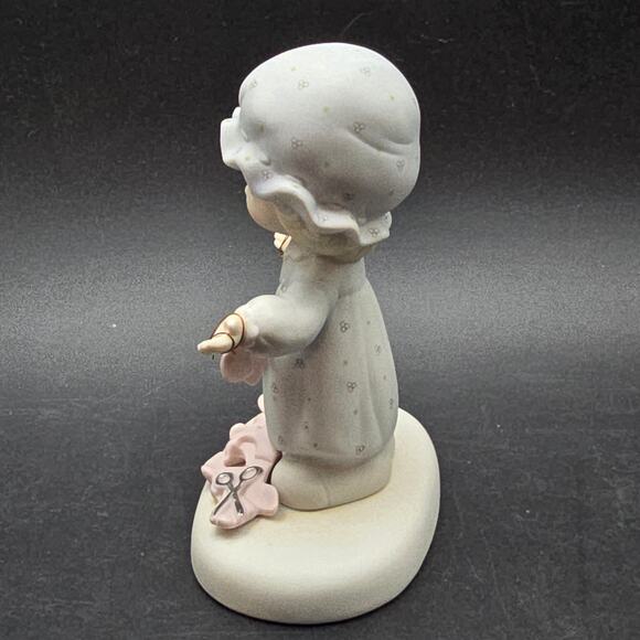 Precious Moments 19883 Girl with Heart Garland Figurine 1983 Touched Hearts - Picture 2 of 7